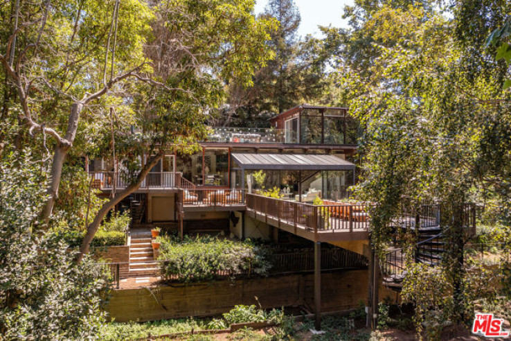 5 Bed Home for Sale in Santa Monica, California