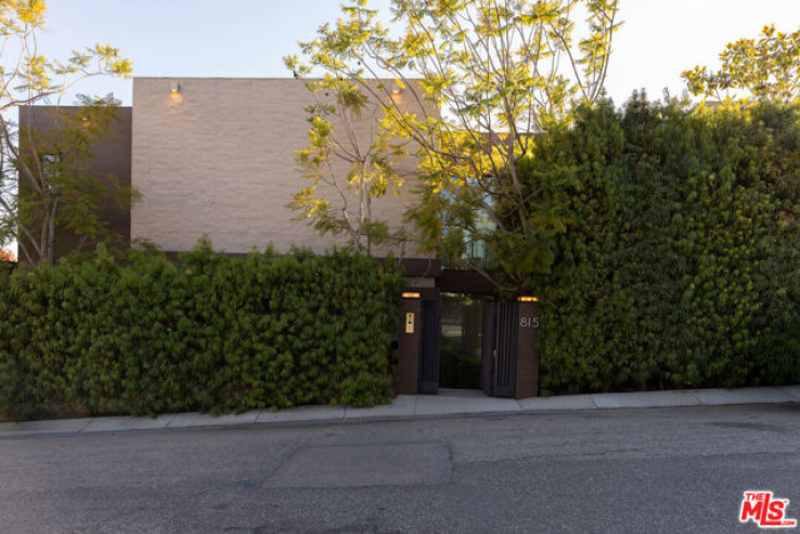 6 Bed Home for Sale in Los Angeles, California