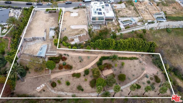 Land in Pacific Palisades