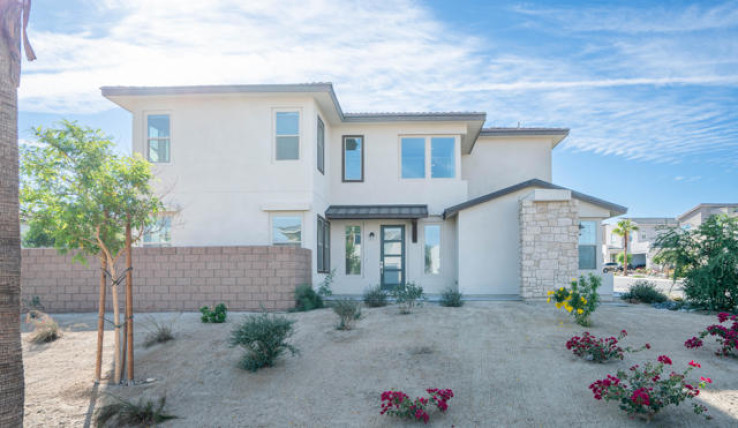 Residential Home in North Palm Desert