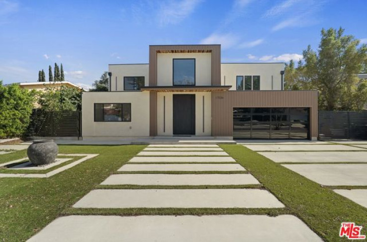 Residential Home in Granada Hills