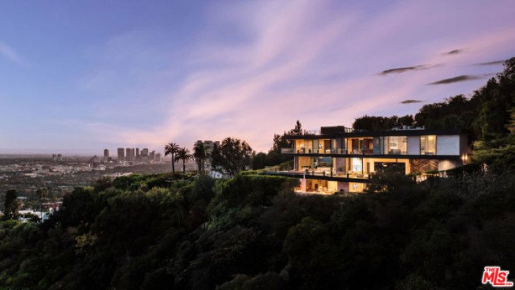 5 Bed Home for Sale in Los Angeles, California