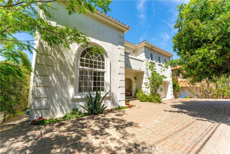 Residential Home in Calabasas