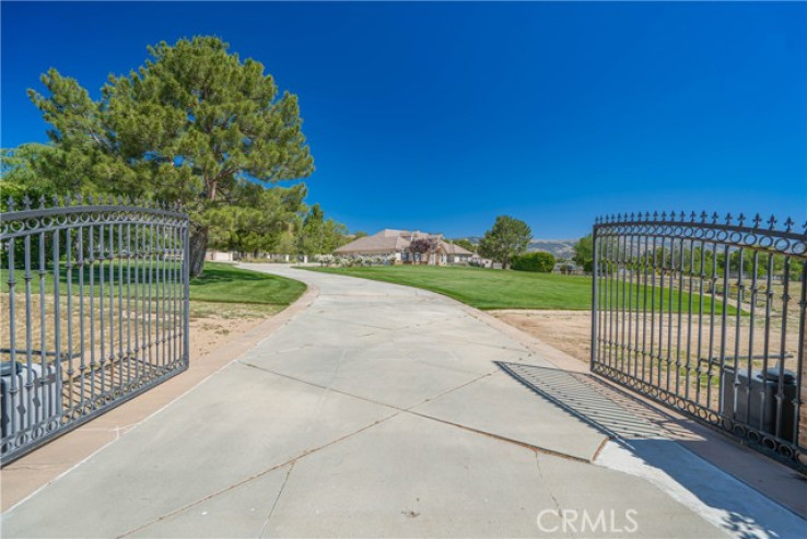 4 Bed Home for Sale in Agua Dulce, California