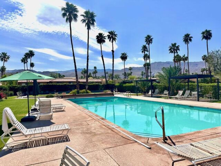 Residential Home in South Palm Desert
