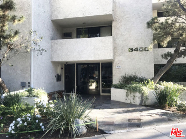 Residential Home in West Hollywood Vicinity