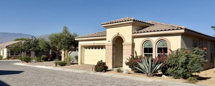 Residential Home in North Palm Desert