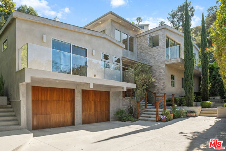 5 Bed Home for Sale in Los Angeles, California