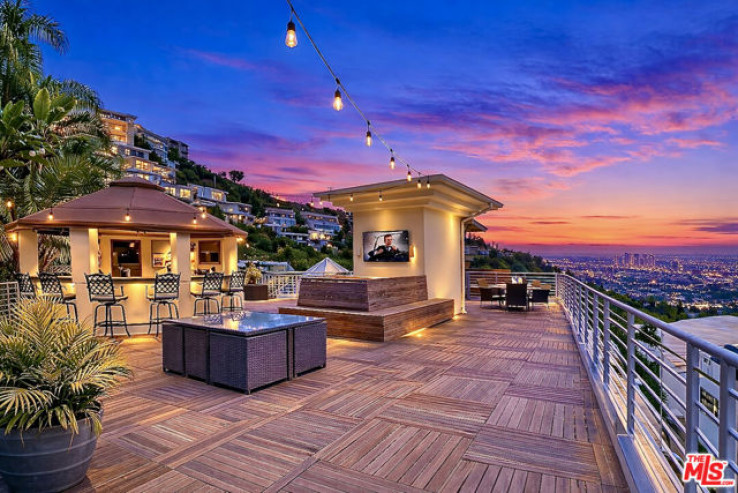 6 Bed Home for Sale in Los Angeles, California