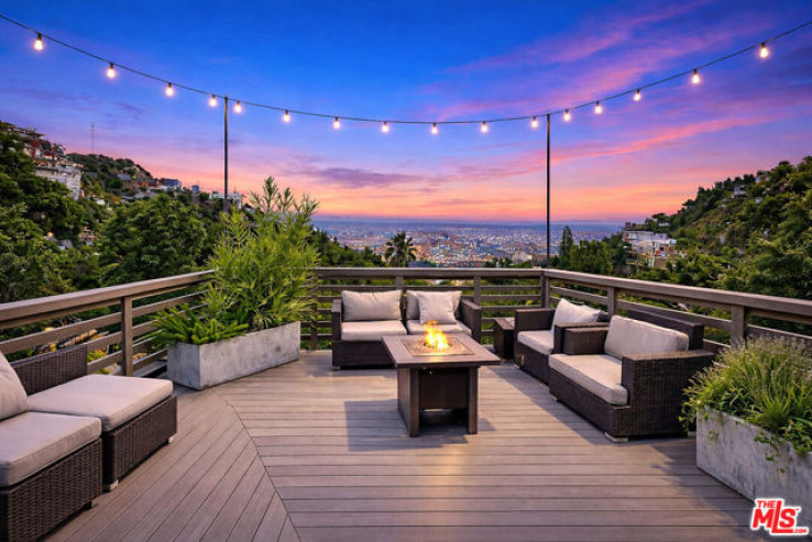 6 Bed Home for Sale in Los Angeles, California