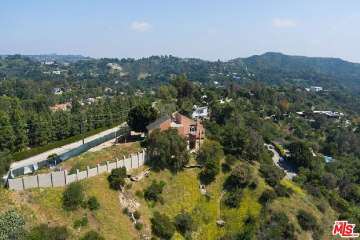 Residential Home in Beverly Hills Post Office