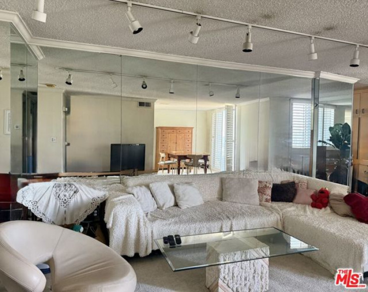 1 Bed Home for Sale in Los Angeles, California