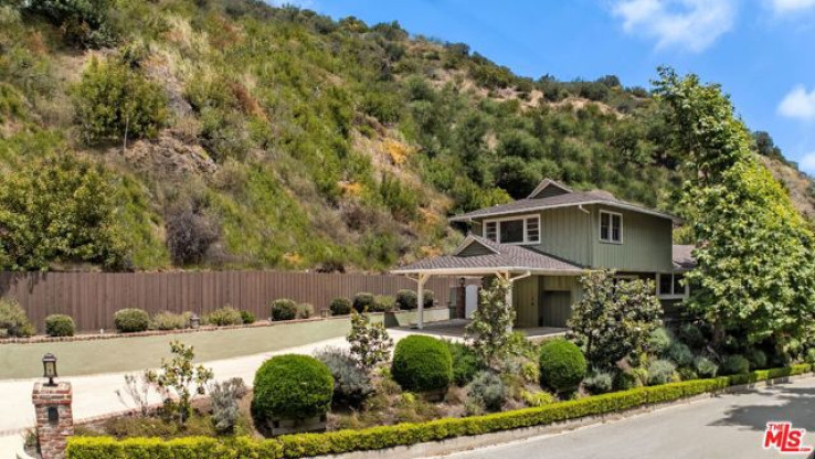 4 Bed Home for Sale in Los Angeles, California