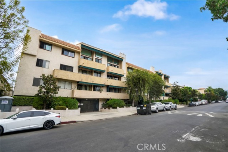 Residential Home in Encino