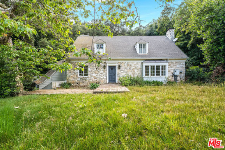 Residential Home in Bel Air - Holmby Hills