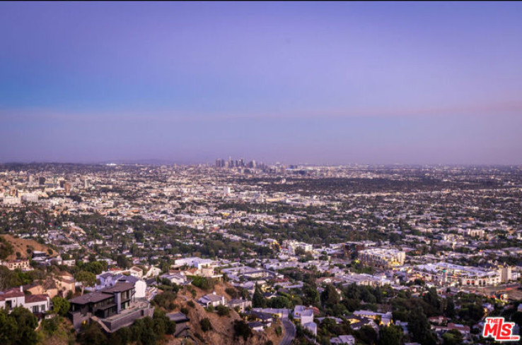 5 Bed Home for Sale in Los Angeles, California