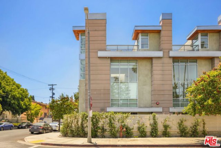 Residential Home in Hollywood