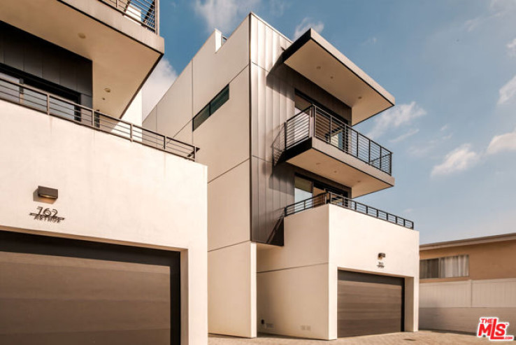 3 Bed Home for Sale in Los Angeles, California