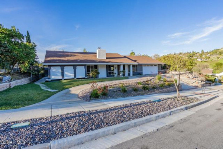 Residential Home in Thousand Oaks East
