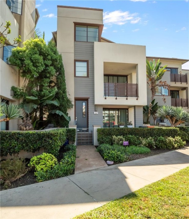 3 Bed Home for Sale in Los Angeles, California