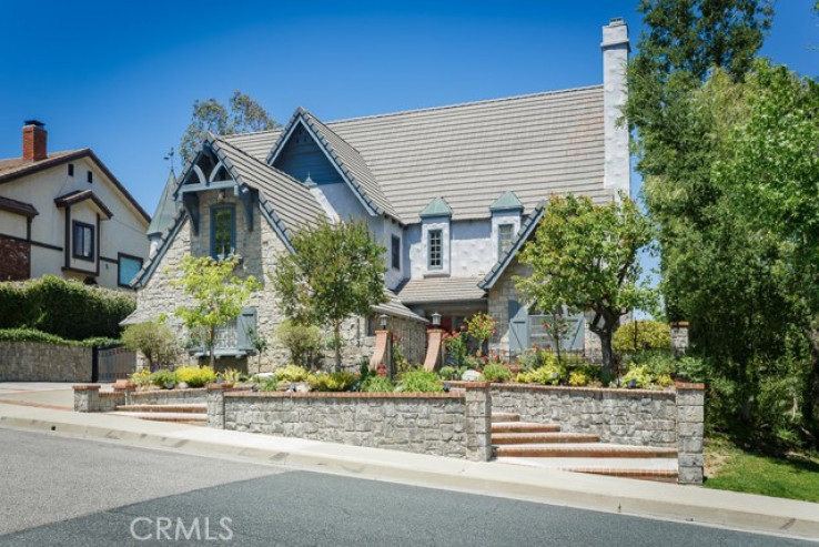 4 Bed Home for Sale in Newhall, California