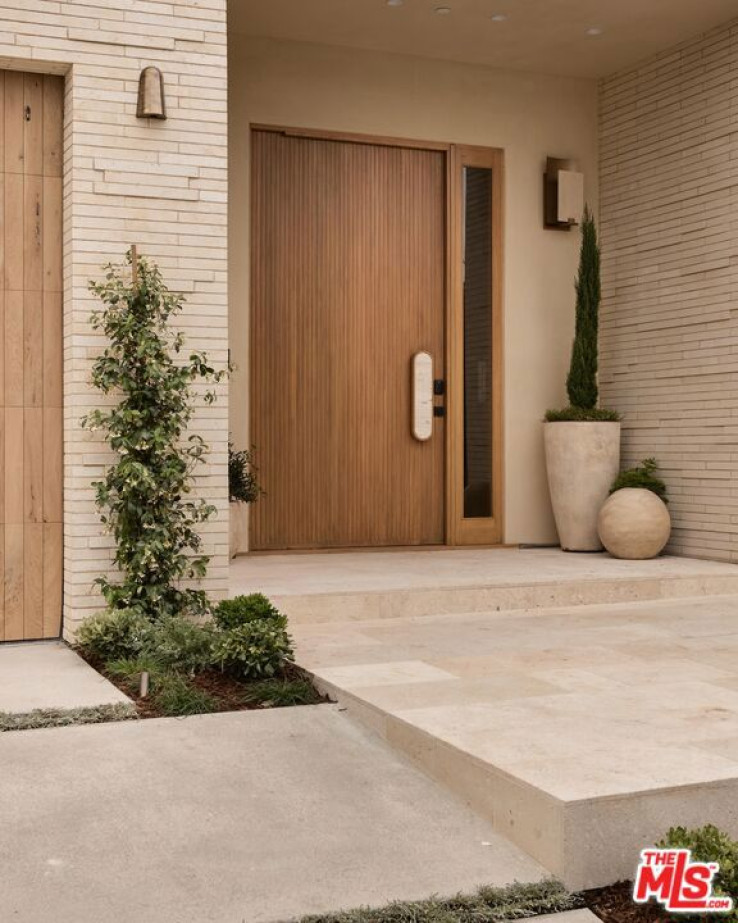 5 Bed Home for Sale in Studio City, California