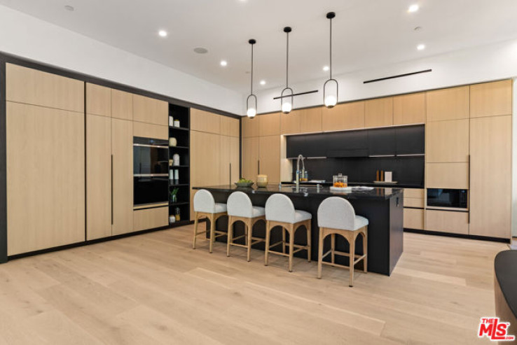 6 Bed Home for Sale in Los Angeles, California