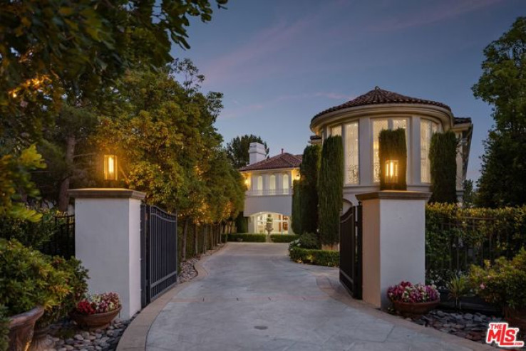 7 Bed Home for Sale in Los Angeles, California