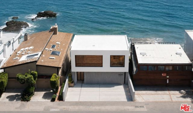 Land in Malibu Beach