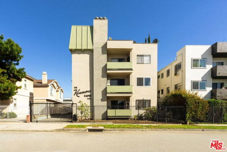 Residential Home in Hollywood