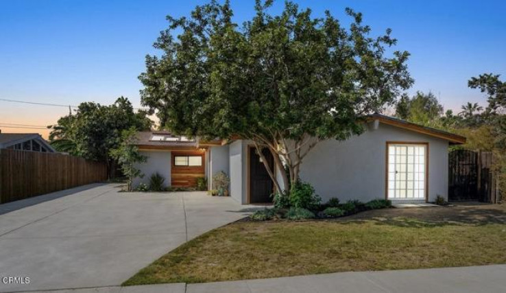 Residential Home in Granada Hills