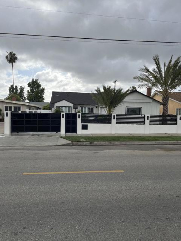 Residential Home in North Hollywood