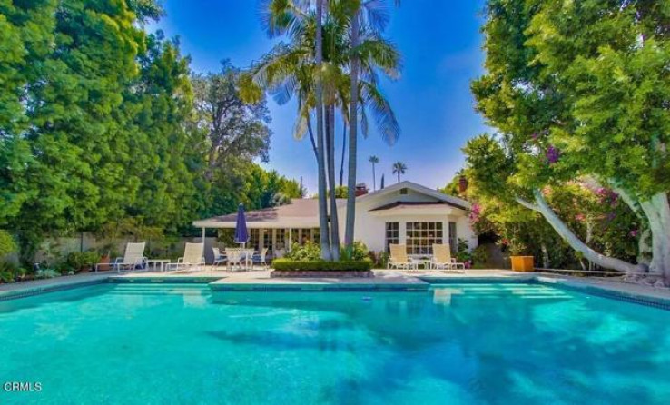 Residential Home in Encino
