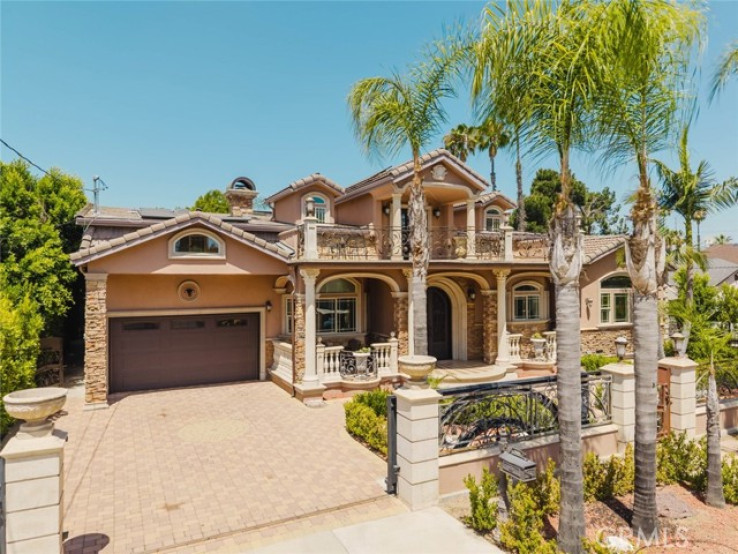 6 Bed Home for Sale in Van Nuys, California