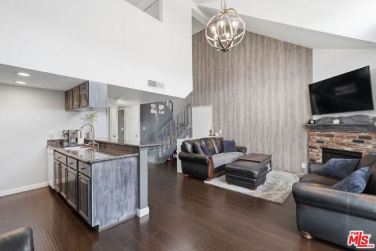 2 Bed Home for Sale in Van Nuys, California
