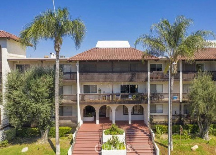 1 Bed Home for Sale in Encino, California