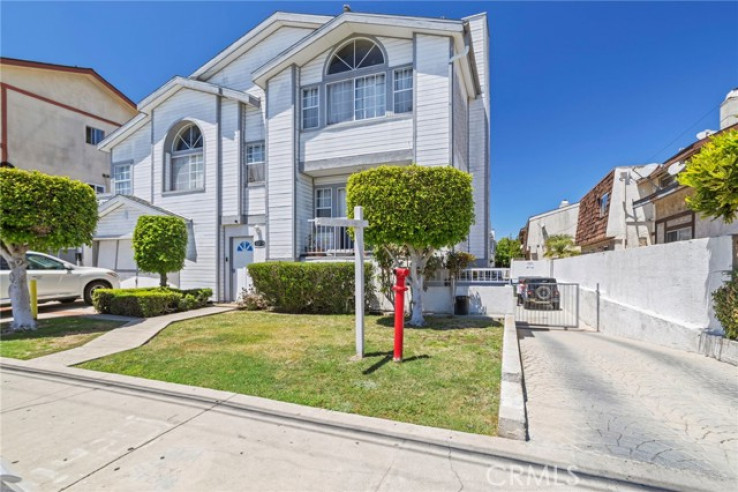 3 Bed Home for Sale in Hawthorne, California
