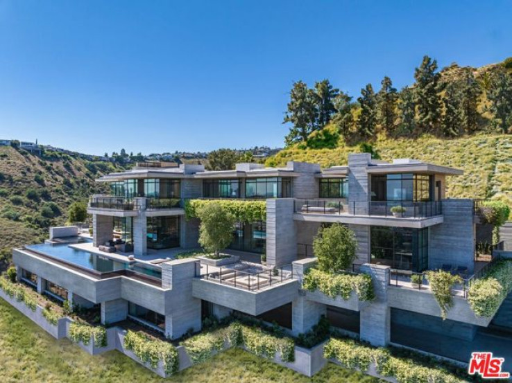 7 Bed Home for Sale in Los Angeles, California