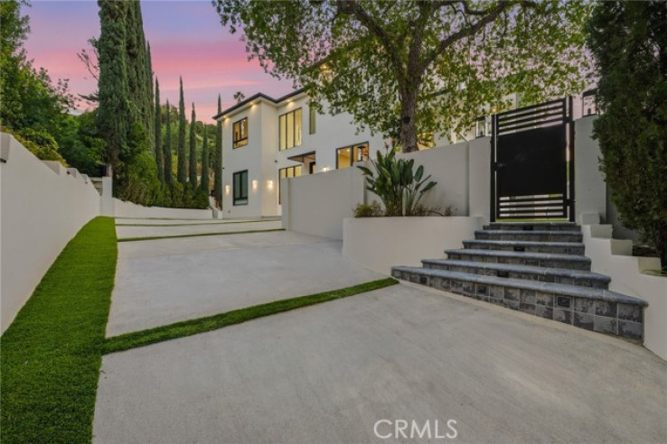 5 Bed Home for Sale in Encino, California