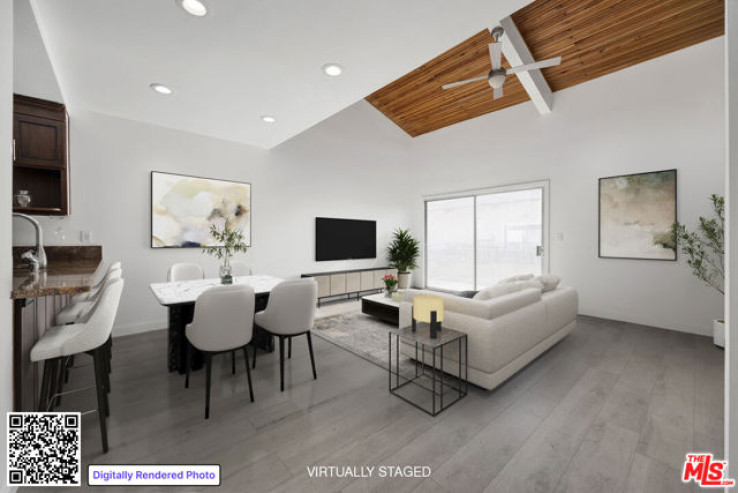Residential Home in Encino