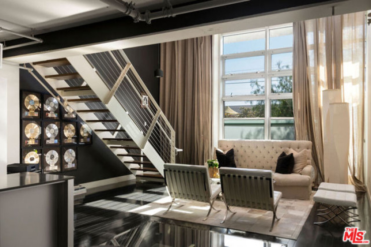1 Bed Home for Sale in Los Angeles, California