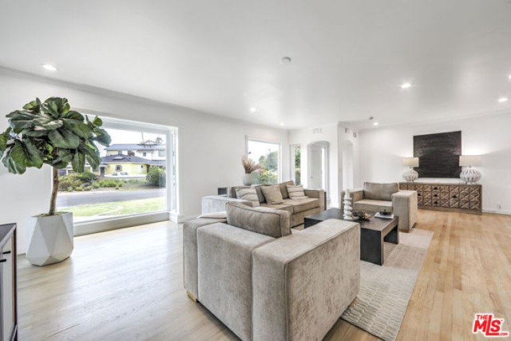 5 Bed Home for Sale in Studio City, California