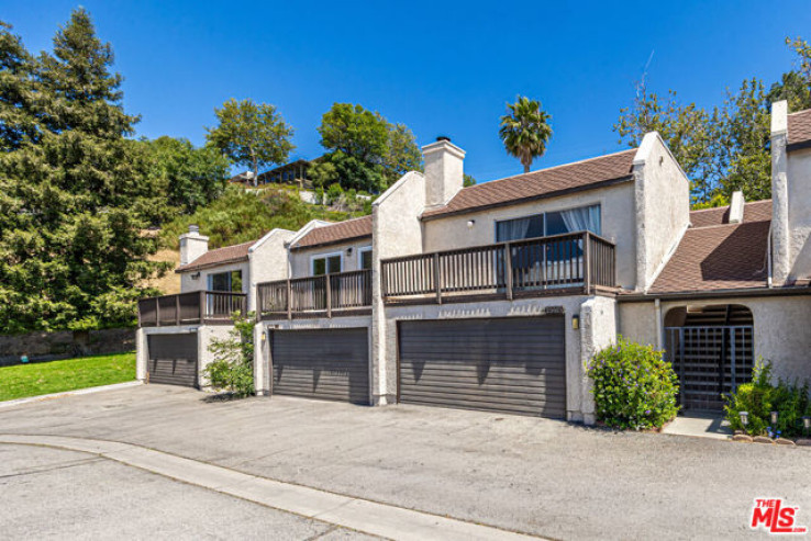 Residential Home in Granada Hills