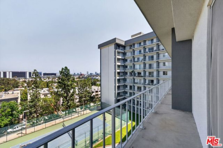 1 Bed Home for Sale in Los Angeles, California