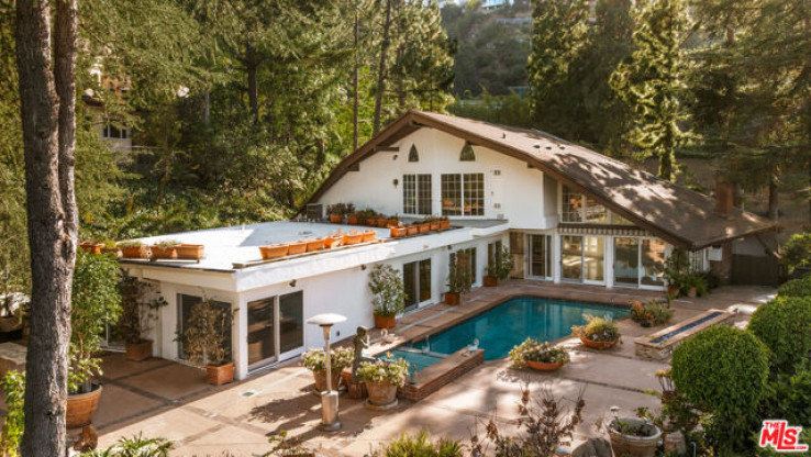 Residential Home in Bel Air - Holmby Hills