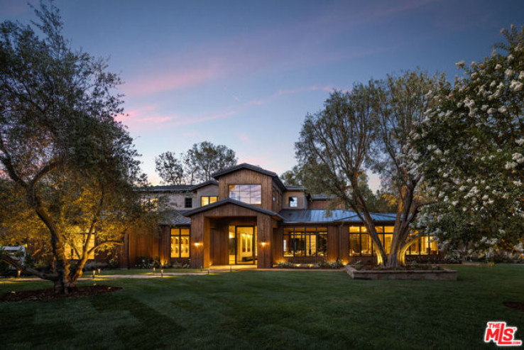Residential Home in Hidden Hills