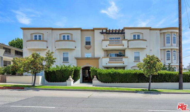 Residential Home in Valley Village