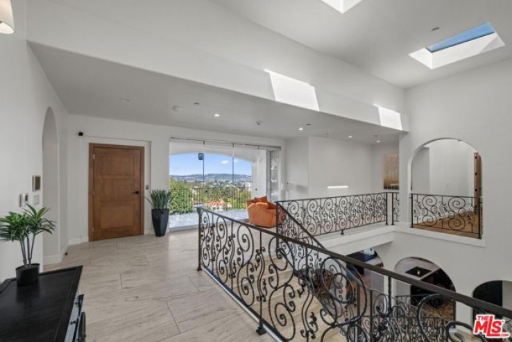 7 Bed Home for Sale in Los Angeles, California