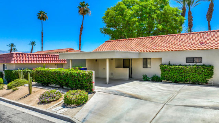 Residential Home in East Palm Desert
