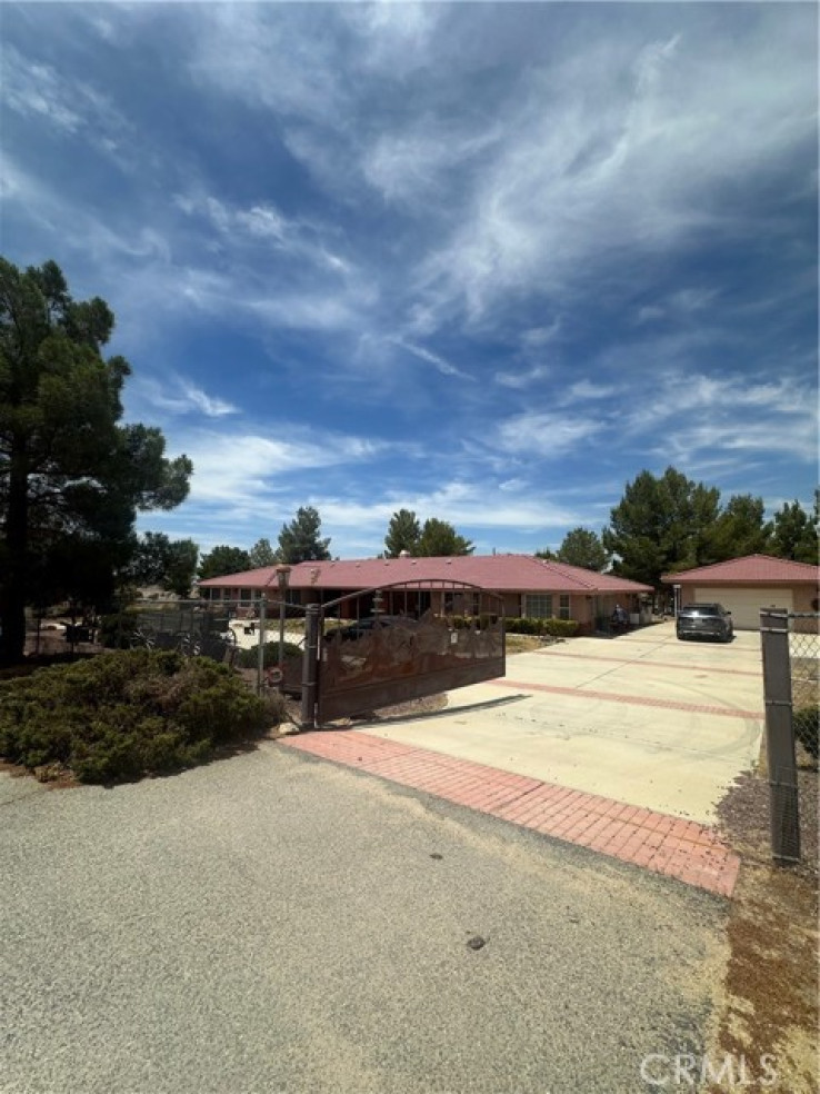 5 Bed Home for Sale in Apple Valley, California
